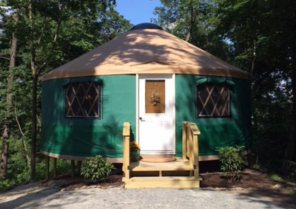 Circle M Camping Resort 16 Ft. Yurt 1 랭커스터 외부 사진