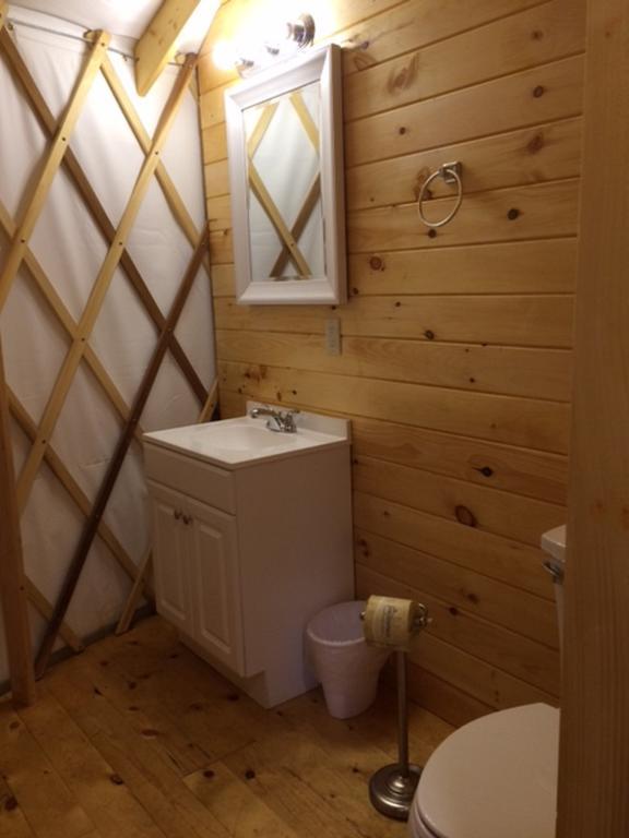 Circle M Camping Resort 16 Ft. Yurt 1 랭커스터 외부 사진